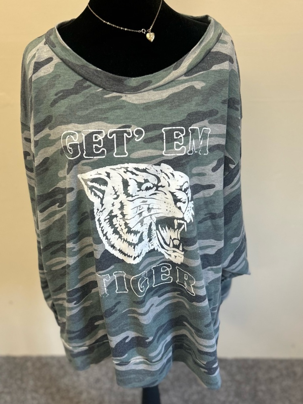 Sew In Love Gray and Green Camo Pullover
Size XL unisex